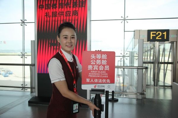 王怡：用心、用情、用愛工作的國航重慶地服人